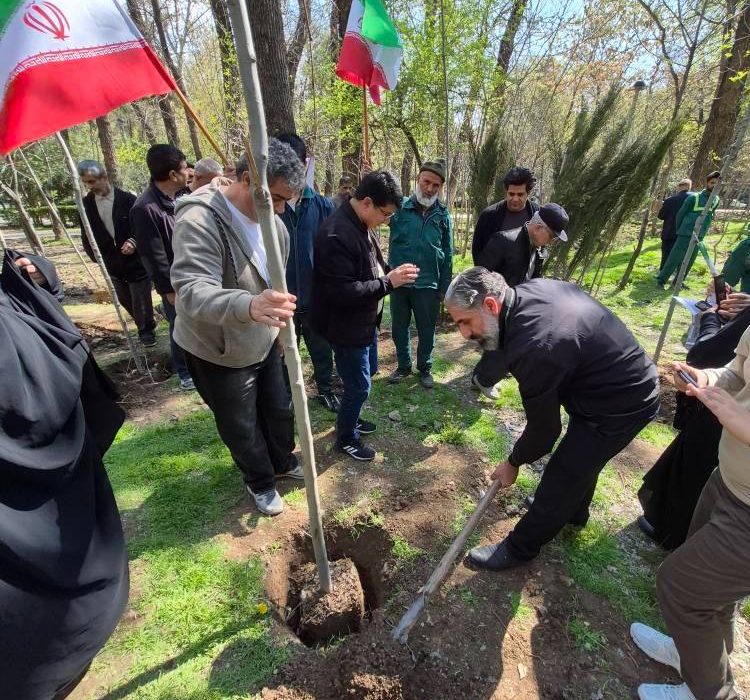 برپایی مراسم روز طبیعت در بوستان قیطریه؛ کاشت نهال به نیت شهیدان