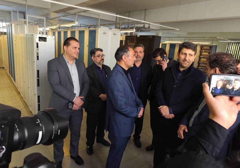 بازدید سر زده وزیر ارتباطات و فناوری اطلاعات از مرکز مخابرات شهید چمران تهران