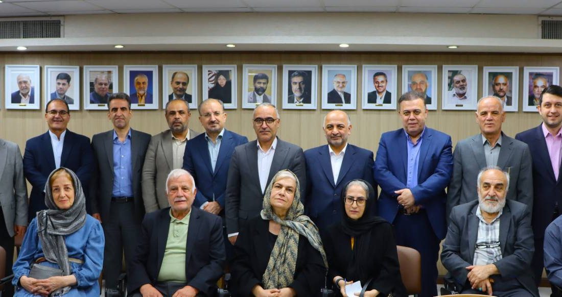 امضای قرارداد بیمه تکمیلی بازنشستگان کشوری با بیمه دی / استقبال کانون های بازنشستگی از بیمه دی به دلیل خوشنامی در درمان و خدمات برخط