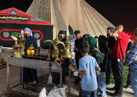 فعالیت غرفه‌های شهرداری منطقه ۱۹ در پردیس فرهنگی محرم در میدان آزادی