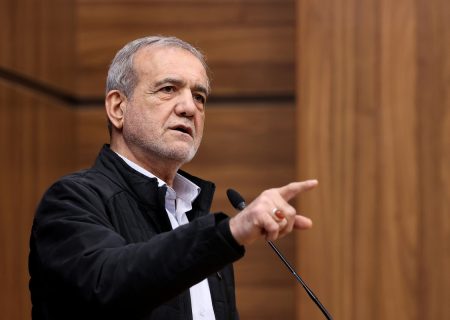 پزشکیان: چرا باید به بنیادها و سازمانهایی پول داد که هیچ خروجی ندارند
