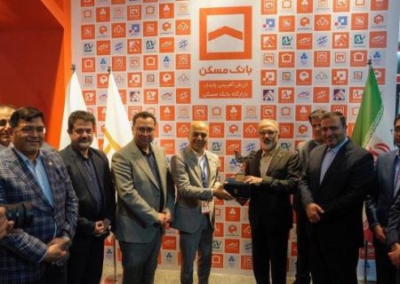 پرنده «تندیس کیش اینوکس ۲۰۲۵» بر شانه‌های بانک مسکن نشست