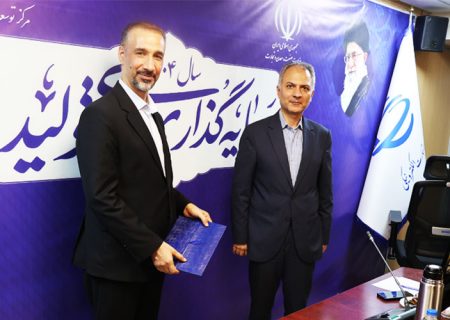 محمدرضا سعادت، معاون توسعه منابع انسانی و امور پشتیبانی مرکز تتا شد