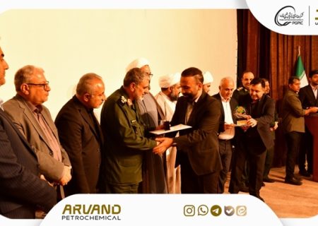 تقدیر از رئیس فناوری و اطلاعات پتروشیمی اروند به‌پاس خدمات پژوهشی