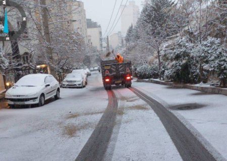افزایش ۲۰ تا ۵۰ درصدی تجهیزات و نیروهای برف‌روب در منطقه یک