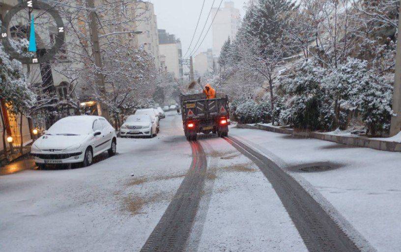افزایش ۲۰ تا ۵۰ درصدی تجهیزات و نیروهای برف‌روب در منطقه یک