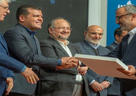 پتروشیمی بوعلی سینا برگزیده جایزه نوآوری در توسعه کسب‌وکار پتروفن ۱۴۰۴ شد