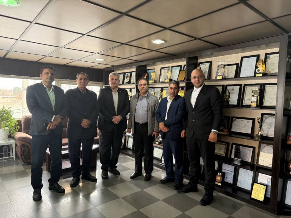 بازدید مدیران بانک صنعت و معدن از شعبه کرمانشاه و واحد تولیدی مارپیچ باختر