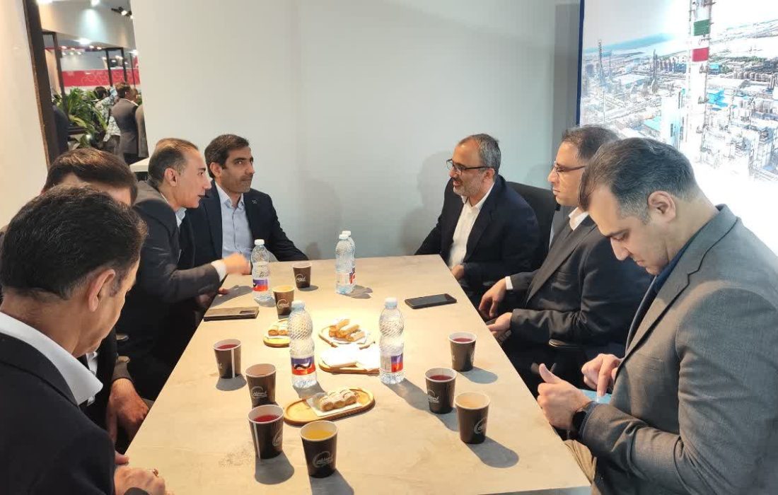نشست مدیرعامل پتروشیمی بوعلی سینا با مدیران ارشد بانک تجارت و صادرات