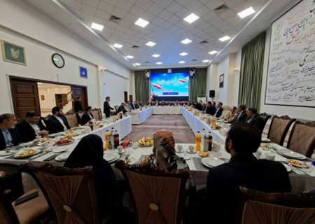 دیدار وزیر صمت با کارکنان سفارت ایران در تاجیکستان/ فعالان اقتصادی دغدغه‌های خود را مطرح کردند