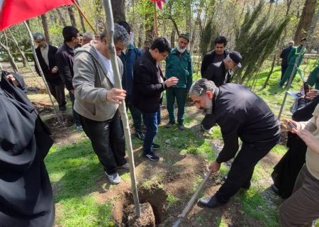 برپایی مراسم روز طبیعت در بوستان قیطریه؛ کاشت نهال به نیت شهیدان