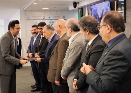 دریافت لوح سپاس برای «تدوین سند استراتژی بیمه دی» در جشنواره ملی بهره‌وری