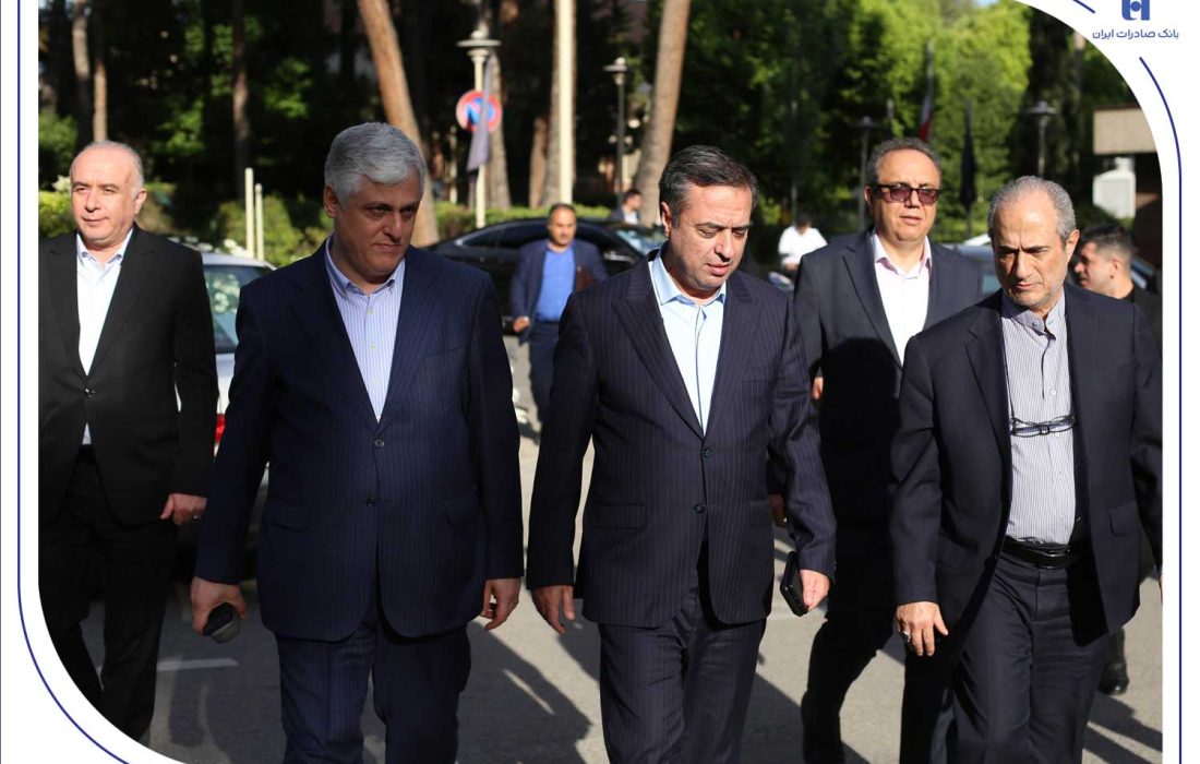 پیشگامی بانک صادرات ایران در بازسازی اکوسیستم دانش‌بنیان؛ حمایت راهبردی از آموزش عالی و پیوند دانشگاه، صنعت و اقتصاد در دوران پساجنگ/ تأکید قربان اسکندری بر توسعه آموزش عالی در دوران پساجنگ با رویکرد حمایت بانکی از اقتصاد دانش‌بنیان و فناوری