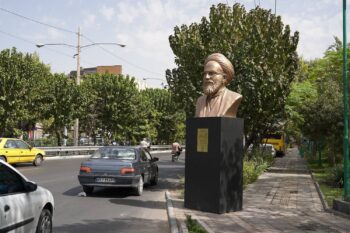 در راستای ارتقای امنیت معابر و نشاط بصری شهروندان؛ نور، رنگ و المان؛ مثلث تحول سیمای شهری منطقه ۱۴