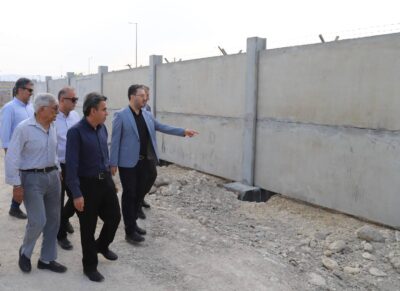 برهانی نائینی: حدود ۱۱ کیلومتر دیوار بتنی با هدف صیانت از سرمایهگذاریهای منطقه ویژه لامرد اجرا میشود